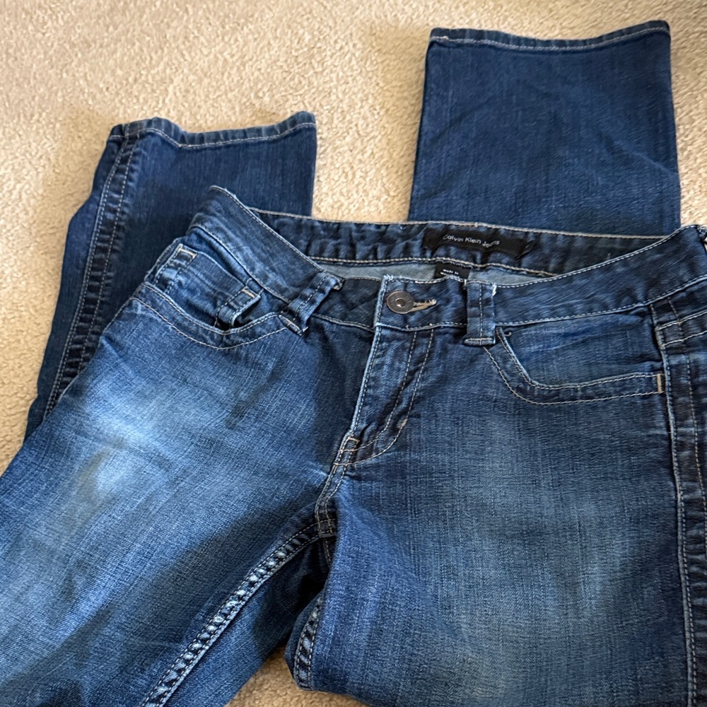 Calvin Klein Jeans Women’s Bootcut in Medium Indigo Blue. Size 6